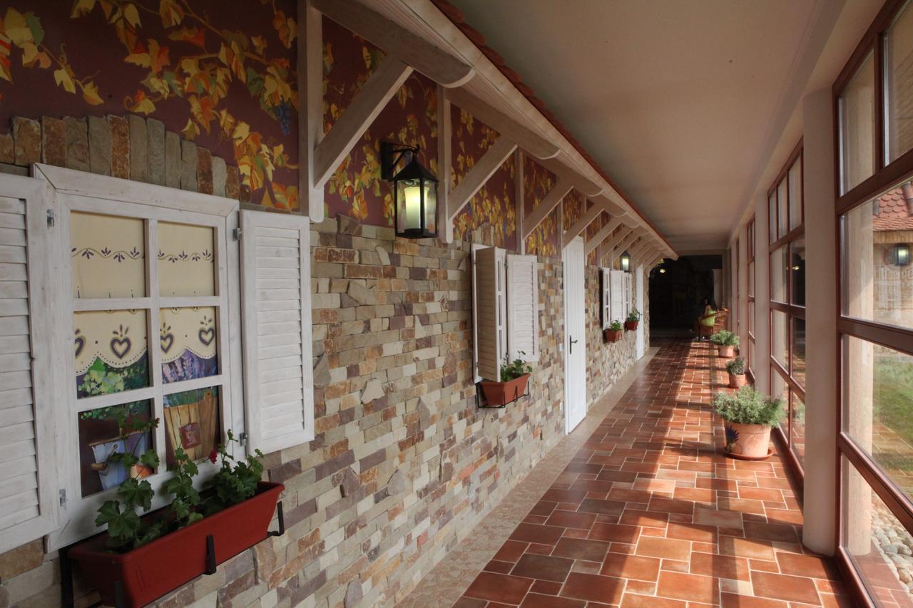 Publo Spa Hotel Vyshkove エクステリア 写真