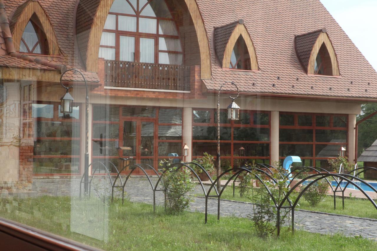 Publo Spa Hotel Vyshkove エクステリア 写真