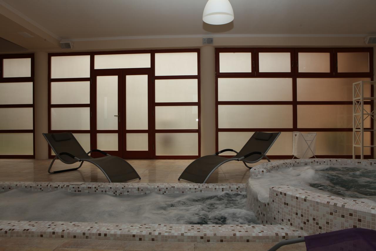 Publo Spa Hotel Vyshkove エクステリア 写真